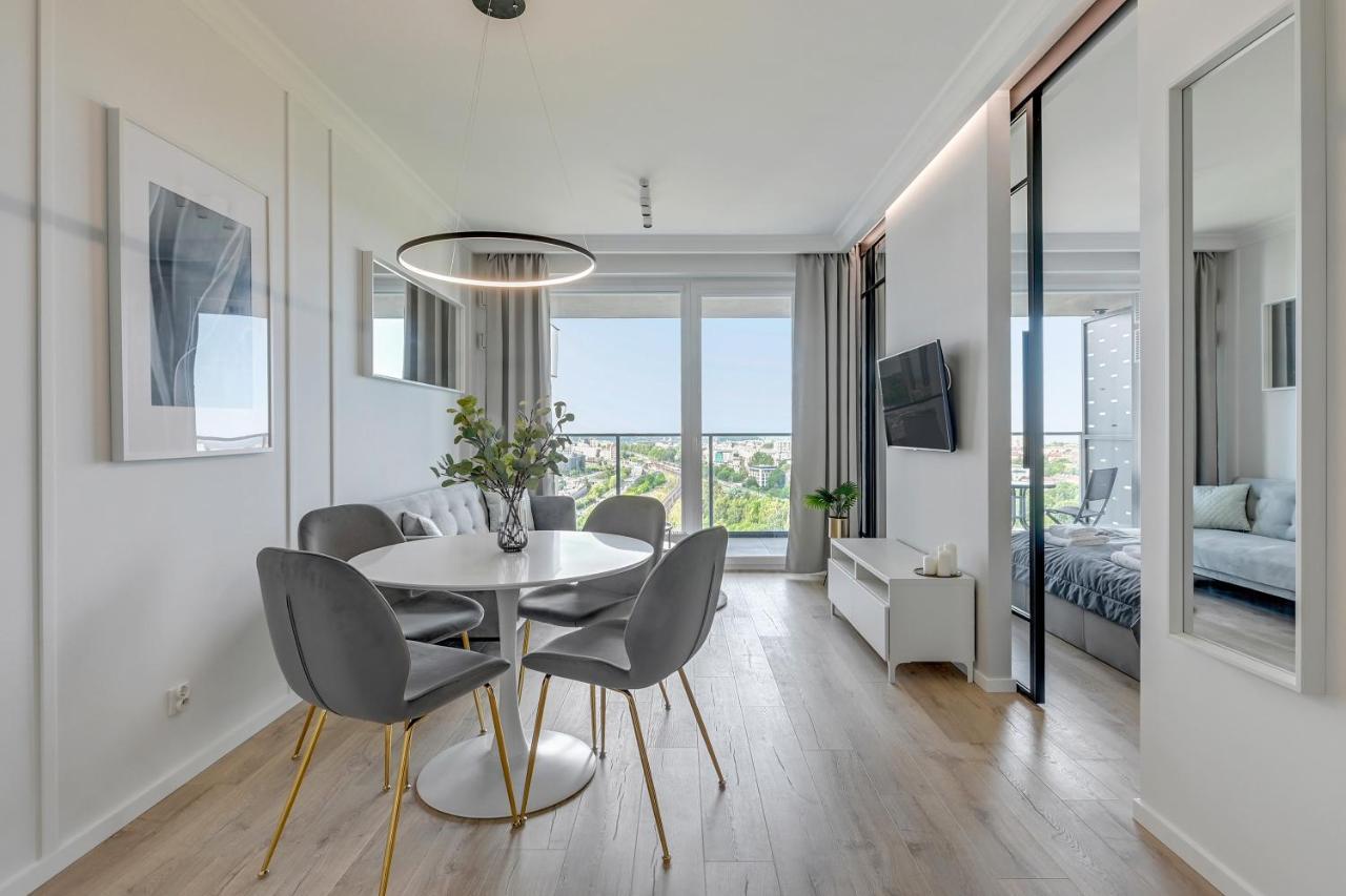 Modern Tower & View By Downtown Apartment
